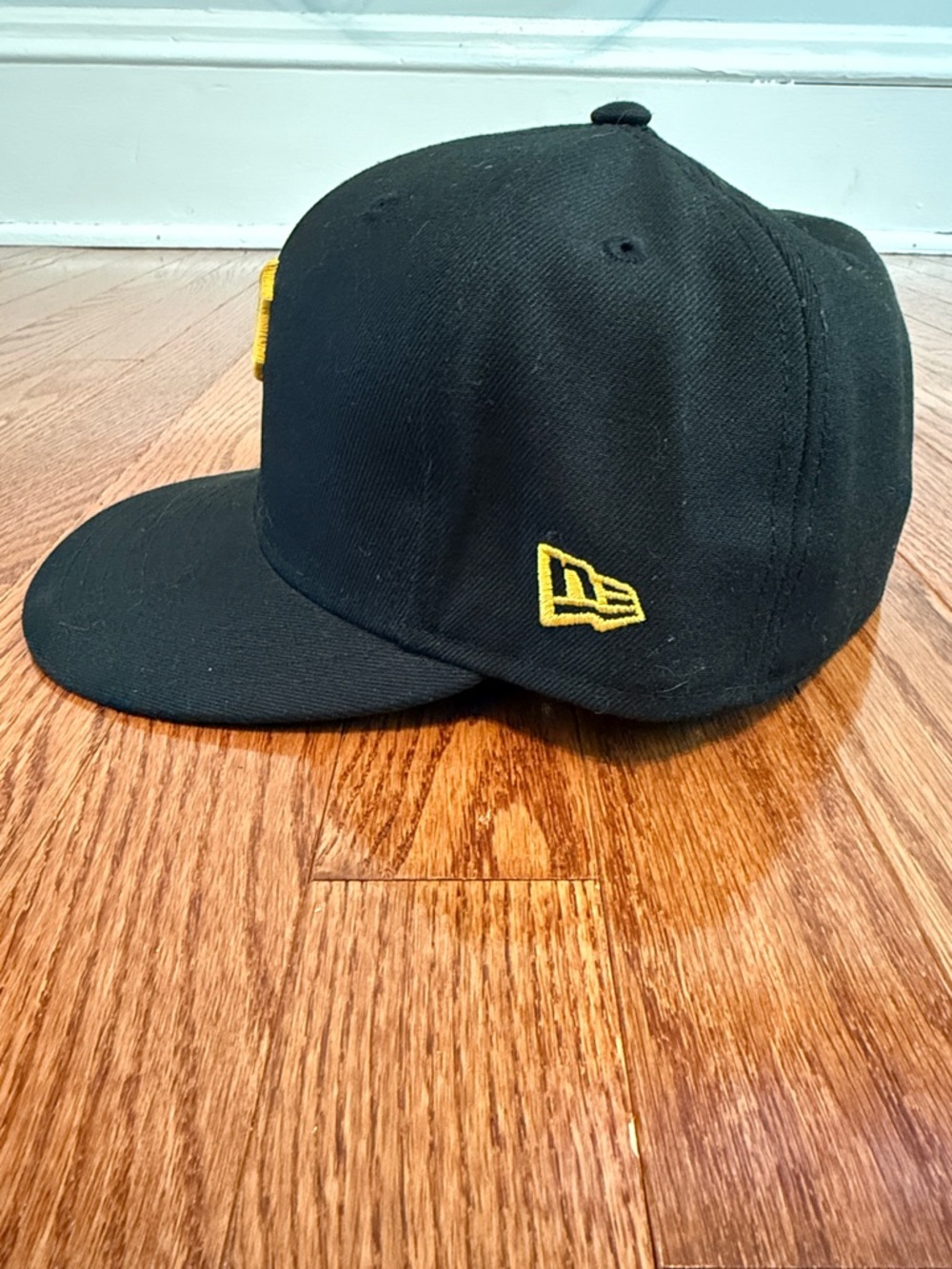 New Era Black Fitted Cap with Yellow 'P' Logo - Picture 4 of 6